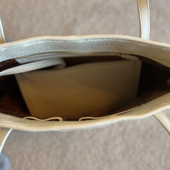 Handbag - Picture 7 of 16